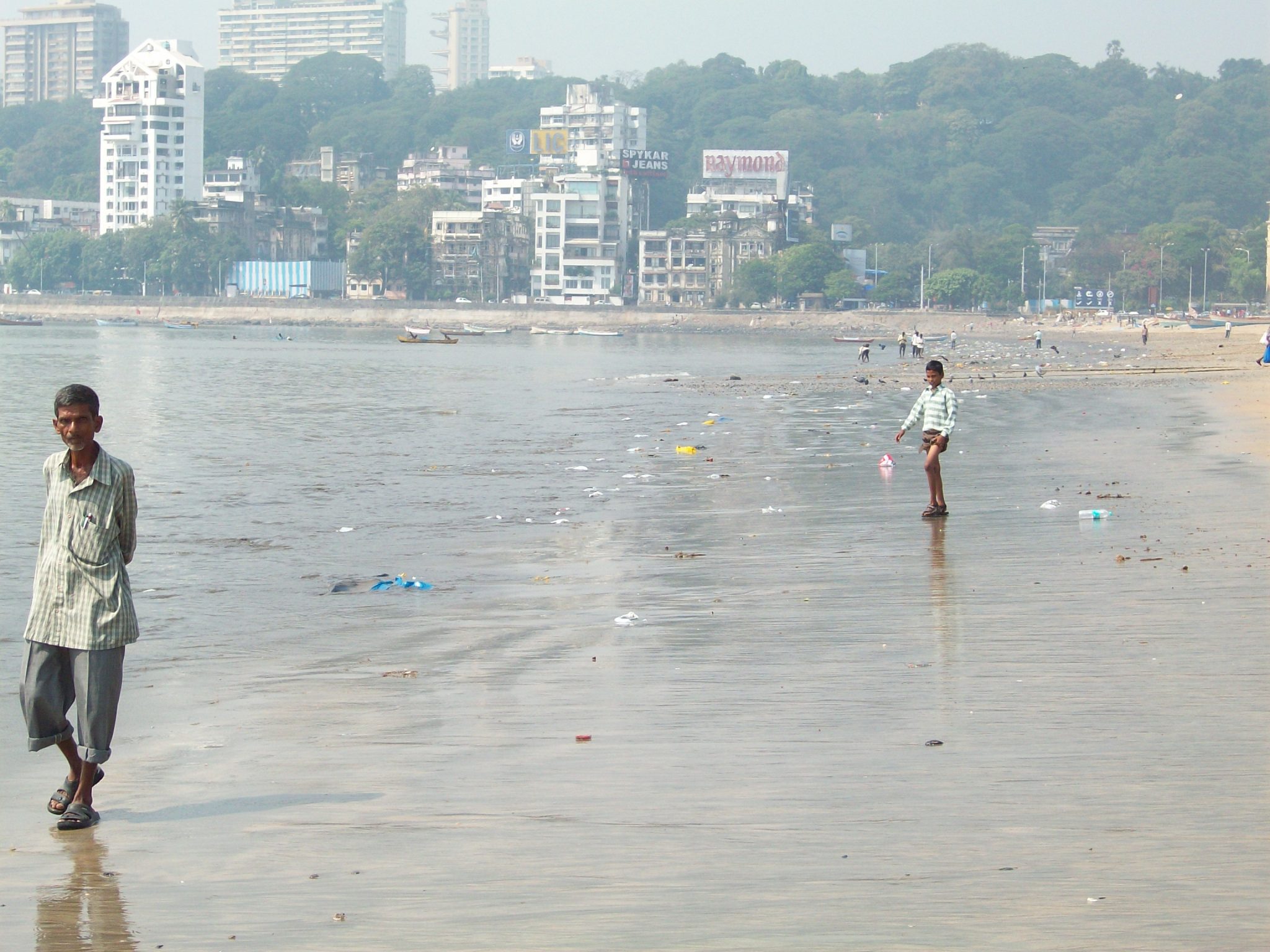 Mumbai Beach - The Average Percent Of Income Donated To Charity Can Improve