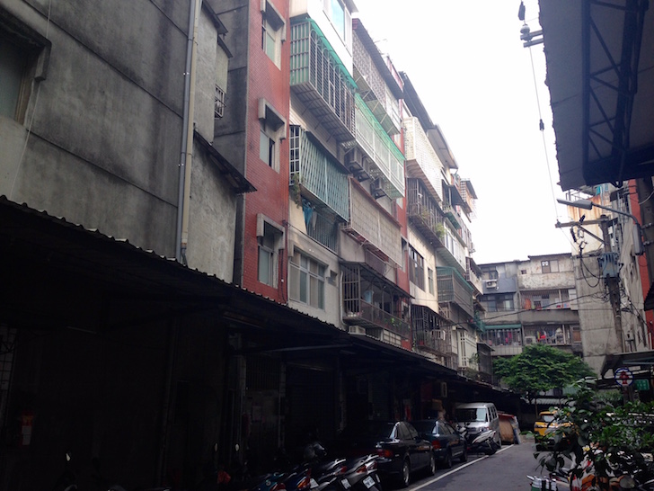 The outside of her ~$500/month apartment in Banqiao, Taipei - Abundance Mindset To Grow Your Wealth